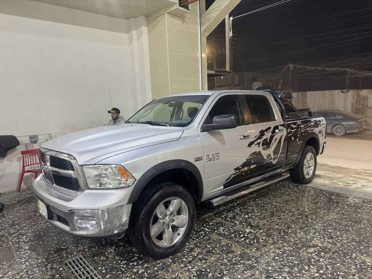 سلام عليكم البيع رام موديل 2017كفالة عامة سيارة جهازة ما بيها اي نقص باب طويل بدي وسط سيارة جهازة دينار ما تصرف عليها كفالة بيها فقط شبر بارد بلجاملغ خلفي تحويل مابشر محرك5700فور ويل السعر 188بسعر مناسب خوان كفالة 
رقمي ***********مكاني البصرة
