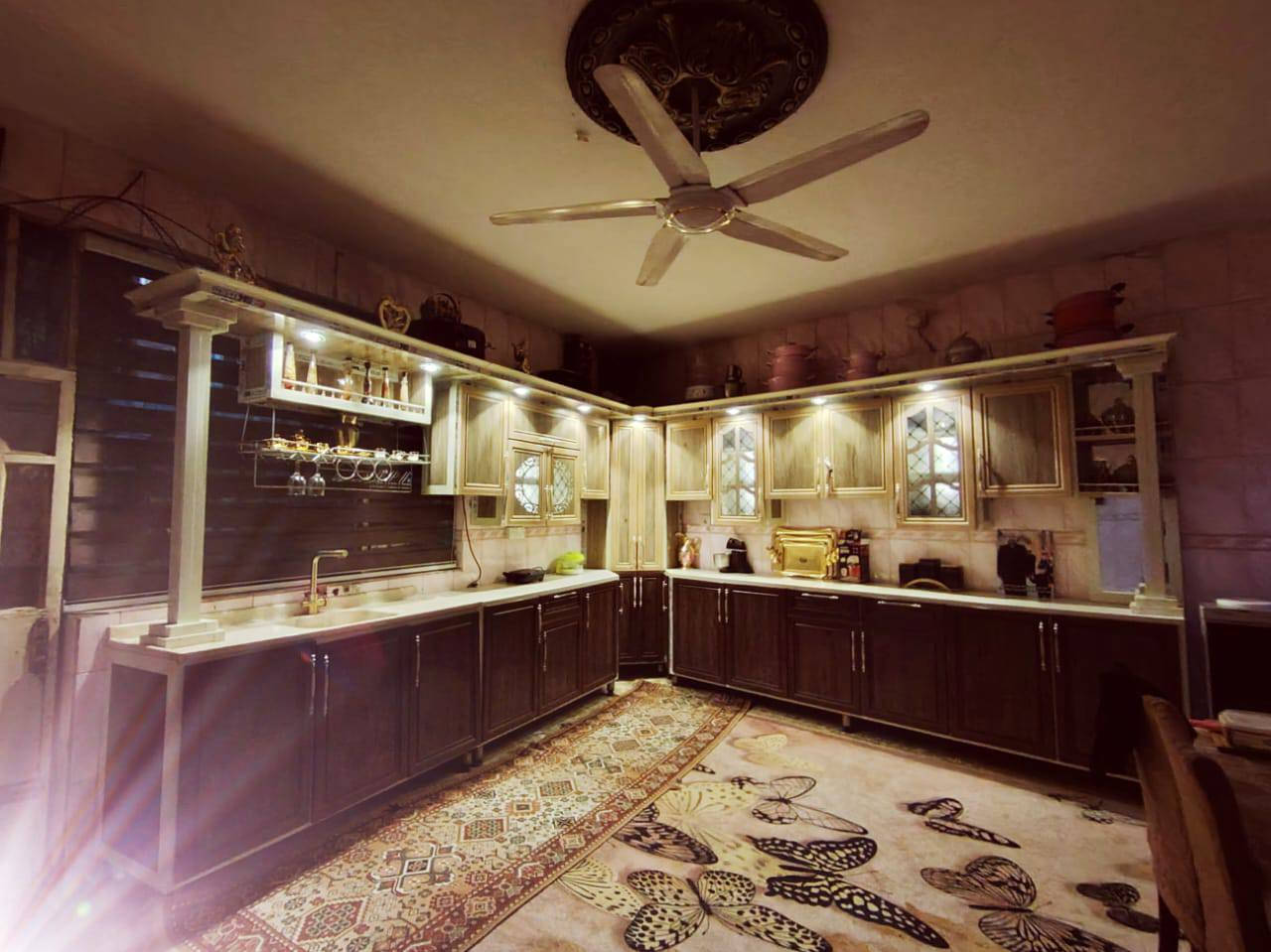 السلام عليكم كاونتر للبيع طول الكاونتر 8 متر السعر مليون 500 للاستفسار ***********
