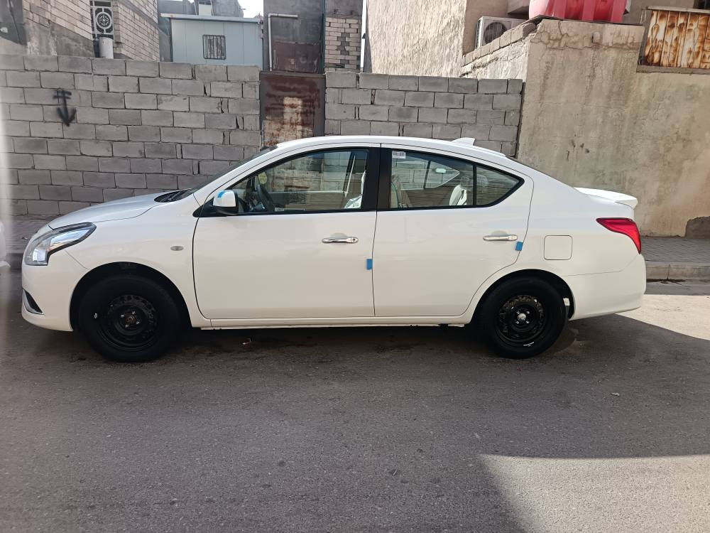 نيسان صني هندي مديل 24 ماشيه ٣٦ الف فقط السياره جديده كلش بيه كارت قليل بل باب السائق فقط سياره جديده شبك جديد السعر ١٢٦ رقمي *********** بغداد, العراق
