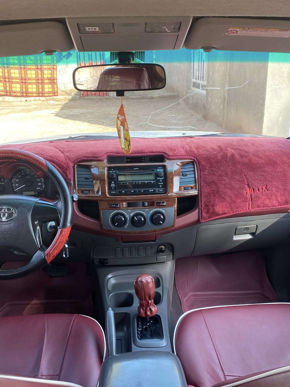 السلام عليكم سياره بيك أب موديل2013سعودي ناصي كفاله عامه من الصبغ والتبديل عداا الموضوح في السونار حداديه جاهزه تخم تاير تبريد ثلج تدفئه او تماتيك تحويل مباشر ثاني يوم سنويه لغايه 2027رقم نكليزي مكان السياره بابل ناحيه النيل السعر 188 وبيها مجال بسيط حك الجيه اتصل على الرقم ودلل ***********
