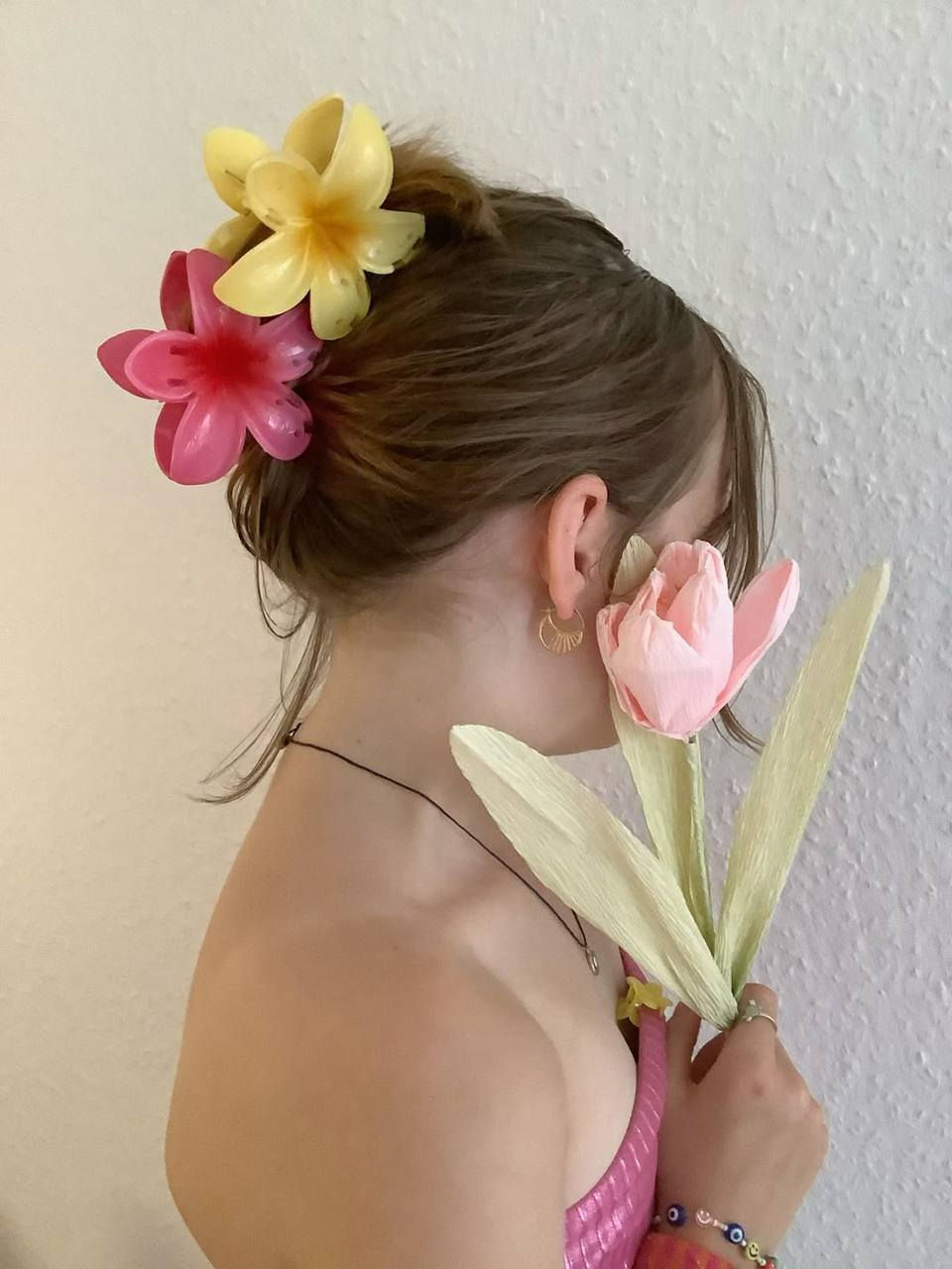 قراصة شعر بتصميم وردة 🤩🤩

قراصة شي إن الترند 🌺🌺

إضافة بسيطة لكن تعطيك لمسة جمال وأناقة للشعر 😍
بتصميم ناعم يثبت الشعر ويعطي تسريحة مرتبة بكل سهولة 🙈

#للحجز والاستفسارات مراسله دايركت✉
🚘يوجد خدمة توصيل لجميع محافظات العراق🚘


**إذا كنت صاحب هذا الإعلان وتريد حذفه لأي سبب، رجاءا أرسل رسالة إلى الدعم الفني**