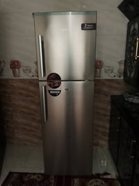 ثلاجه للبيع أخذتها قبل سبوع يعني مستخدمه سوع فقط للبيع مع كرت ضمان سنت...