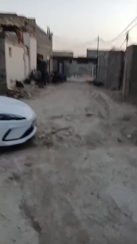 سلام عليكم 
بيت للبيع 
مساحه 70متر 
بشارع المطار 
شارع علكم 
سعره 23وبي مجال 
*********** وتساب أو خط
