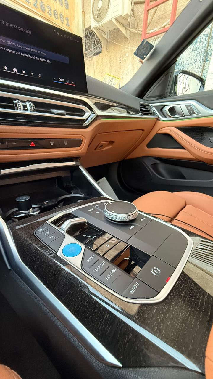 السلام عليكم 
بي ام دبليو BMW i4 Edrive40 2024
فل الكترك (كهرباء بالكامل)
بجم كبس ولابرغي مفتوح
المواصفات:
 وارد امريكي 
 لون اخضر
 محرك كهرباء 
 بطارية 81.5 كيلو واط / ساعة (الشحنه تمشي 400-450 كيلومتر)
 بانوراما
 لايتات امامية متحركة عدسة Adaptive laser led 
 حساسات امامية وخلفية 
 رادات جانبية وامامية
 كاميرا 360 درجة
 توقف ذاتي (امامي وخلفي)
 تنبيه اصدام للمركبات وللاشخاص
 محدد ومثبت سرعة + تنبيه الخروج من المسار
 نظام الترفيه idrive 8 احدث نظام 
 ممكن عرض خريطة ويز على الشاشة الاماميه (امام السائق)
 المسافة المقطوعة 6500 ميل 
 مقاعد كهرباء + تسخين مقاعد + تسخين مقود قيادة
 اوامر صوتيه في النظام الترفيهي 
 السرعة من 0-100 خلال 5 ثواني 
سويج عدد ٢ 
اصطفاف ذاتي 
كاميرا بانورما
 حادث السيارة : الابواب الجانبية عكس السايق (تم تبديل الابواب بأبواب اصلية) +ايرباكات مبدلات وكاله و راجعات وكاله بلاديات 
 السيارة جديدة جداً ونظيفة ومناقصها اي شي ولا كلوب او اشعار بيها سياره وكاله مناقصها برغي
 السعر 37100 (371 ورقة) بيها مجال بسيط جداً 
 مكان السيارة بغداد – العامرية
 رقم الهاتف ***********
