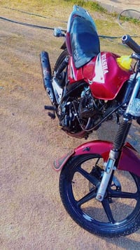 دراجه ناريه لبيع موديل 2018 نوع هيوشه حجم 200وراق كامله بس تسجل كمرك ك...