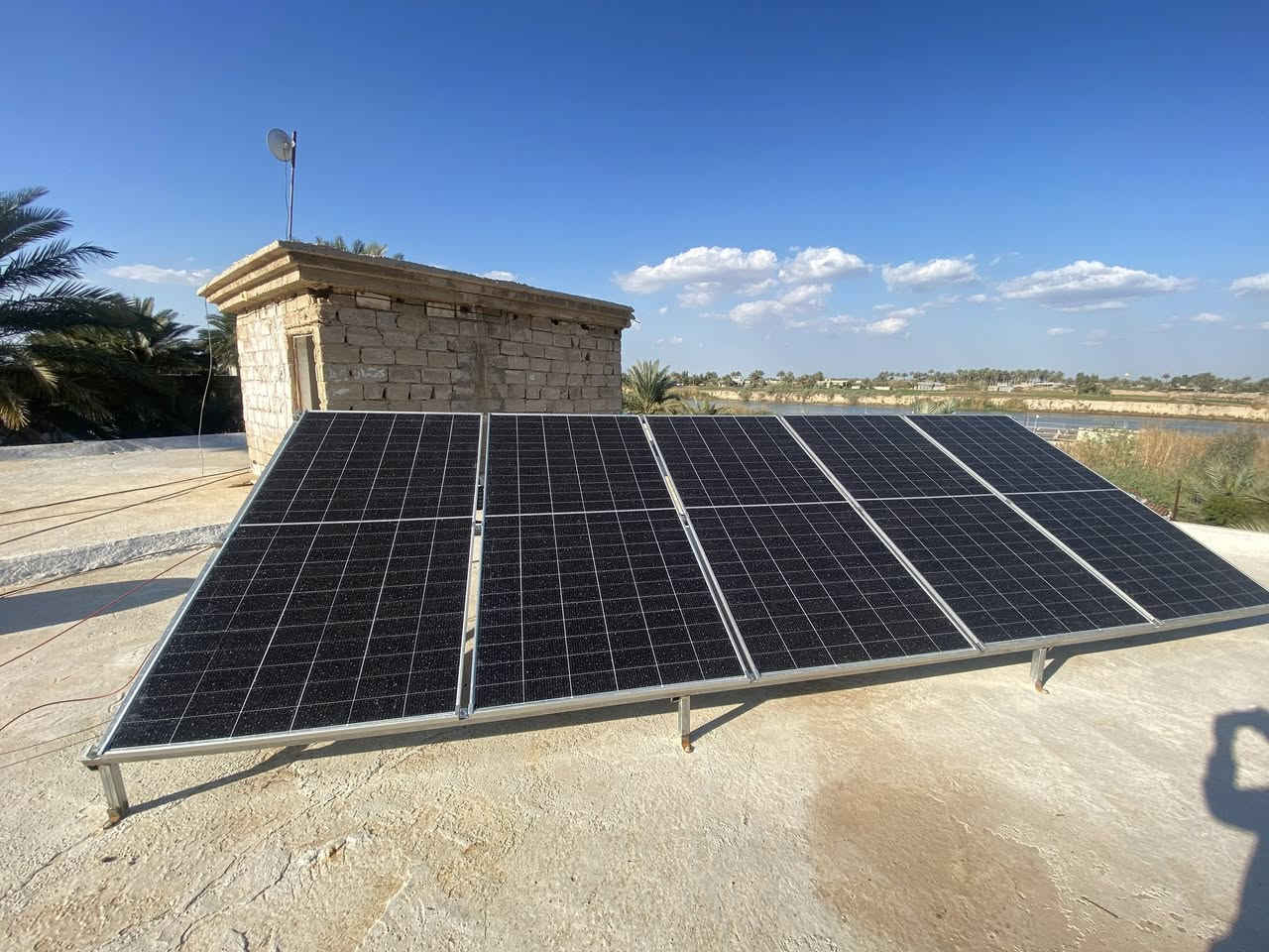 تم بحمد الله نصب منظومة طاقة شمسية في قضاء عامرية الصمود ⚡☀️
تم نصب وتجهيز المنظومة لبيت الحاج جميل عليوي 

🔹 القدرة: 10 أمبير
🔹 بطارية ليثيوم نوع Deye بسعة 10 كيلو واط
🔹 انفيرتر iTel قدرة 6 كيلو واط عالي الكفاءة
🔹 عدد الألواح: 5 ألواح

✨ منظومة متكاملة توفر طاقة مستقرة وتشغيل مستمر بأعلى كفاءة
✨ الانفيرتر يتميز بكفاءة عالية تصل إلى أكثر من 99% مع حماية متكاملة وتحمل قوي للأحمال  ￼

💡 حل مثالي لتقليل الاعتماد على الكهرباء الوطنية وضمان راحة دائمة خصوصاً بالصيف

📞 للاستفسار والحجز:
بركات/ ***********
شاكر/ ***********
شركة الواثقون للطاقة الشمسية فرع عامرية الصمود
