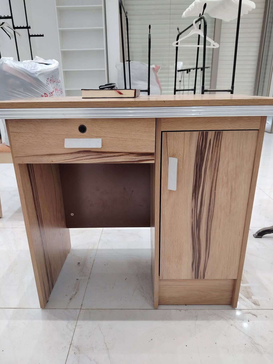 السلام عليكم
للبيع ميز دخل جديد ٧٥الف
كرسي دوار جديد ٥٠الف
***********
