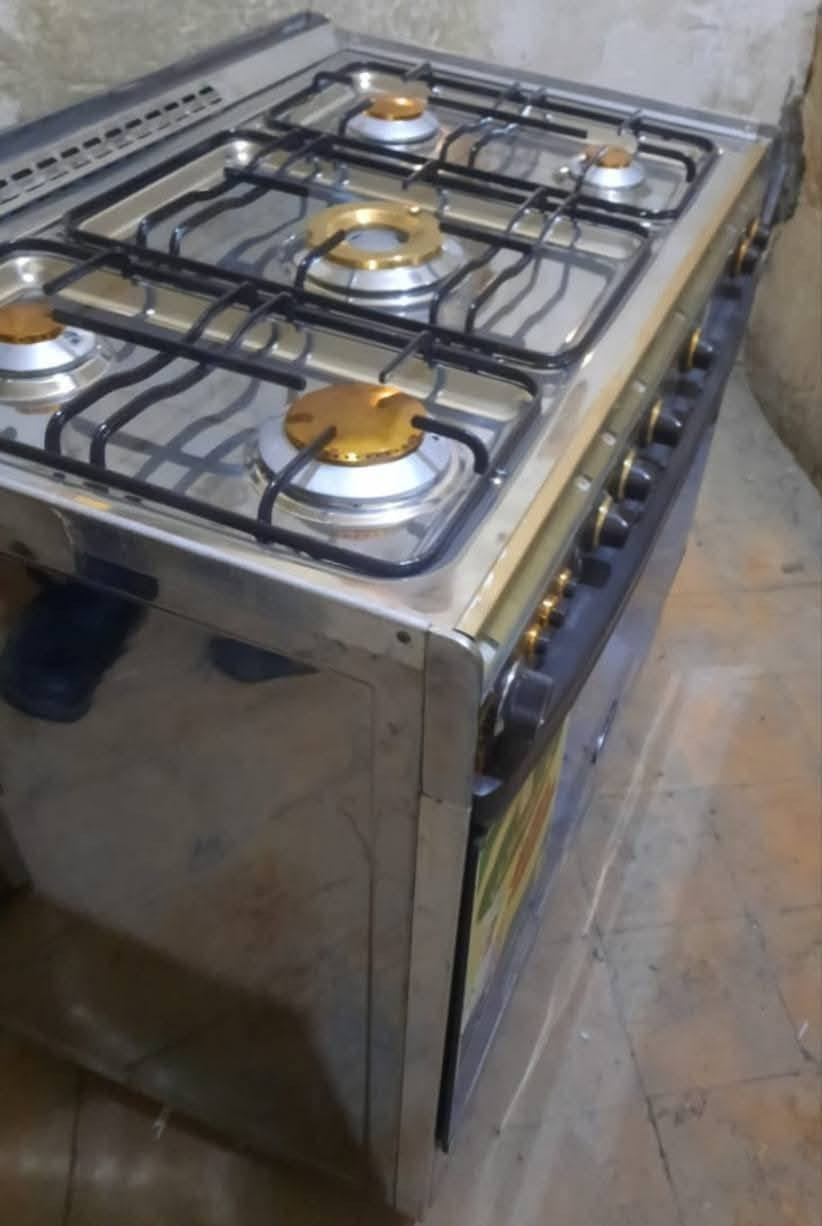 السلام عليكم
طباخ كريازي المصري الأصلي باله مستخدم نظيف جدا شغال العيون والفرن والبيع شرط الفحص 🔥 
العنوان الحمزه الشرقي نهاية شارع البريد (***********)
