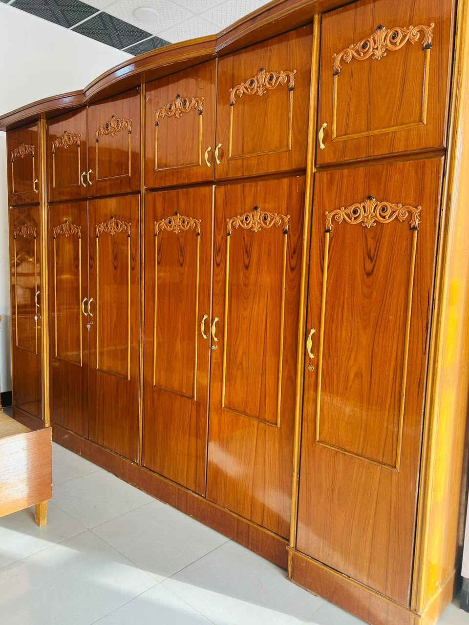 غرفه نوم صاج عراقي فصال حطاطه جديده استخدام قليل السعر  مليون 275 وبيه مجال بسيط ***********
