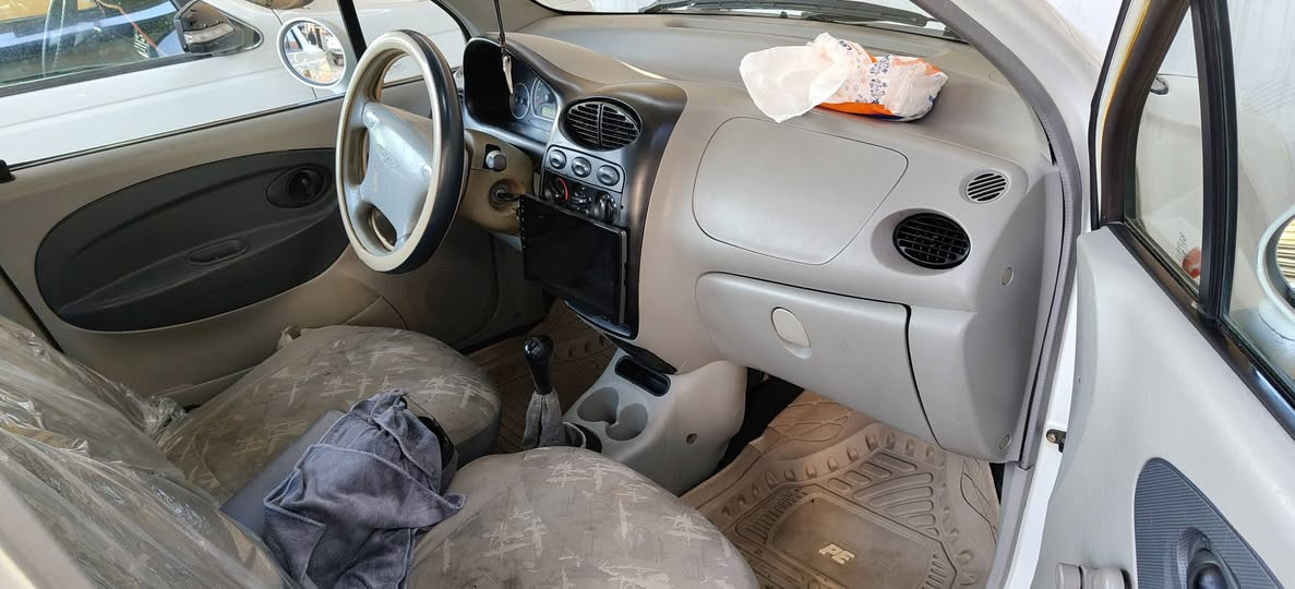 السلام عليكم سياره كيو كيو للبيع موديل 2012 سياره بدون صبغ كاربون بانزين بيها رقم هزه جديد سنويه لي 2030 اتريد تحويل اتريد وكاله السعر 38 ورقه 
***********
***********
