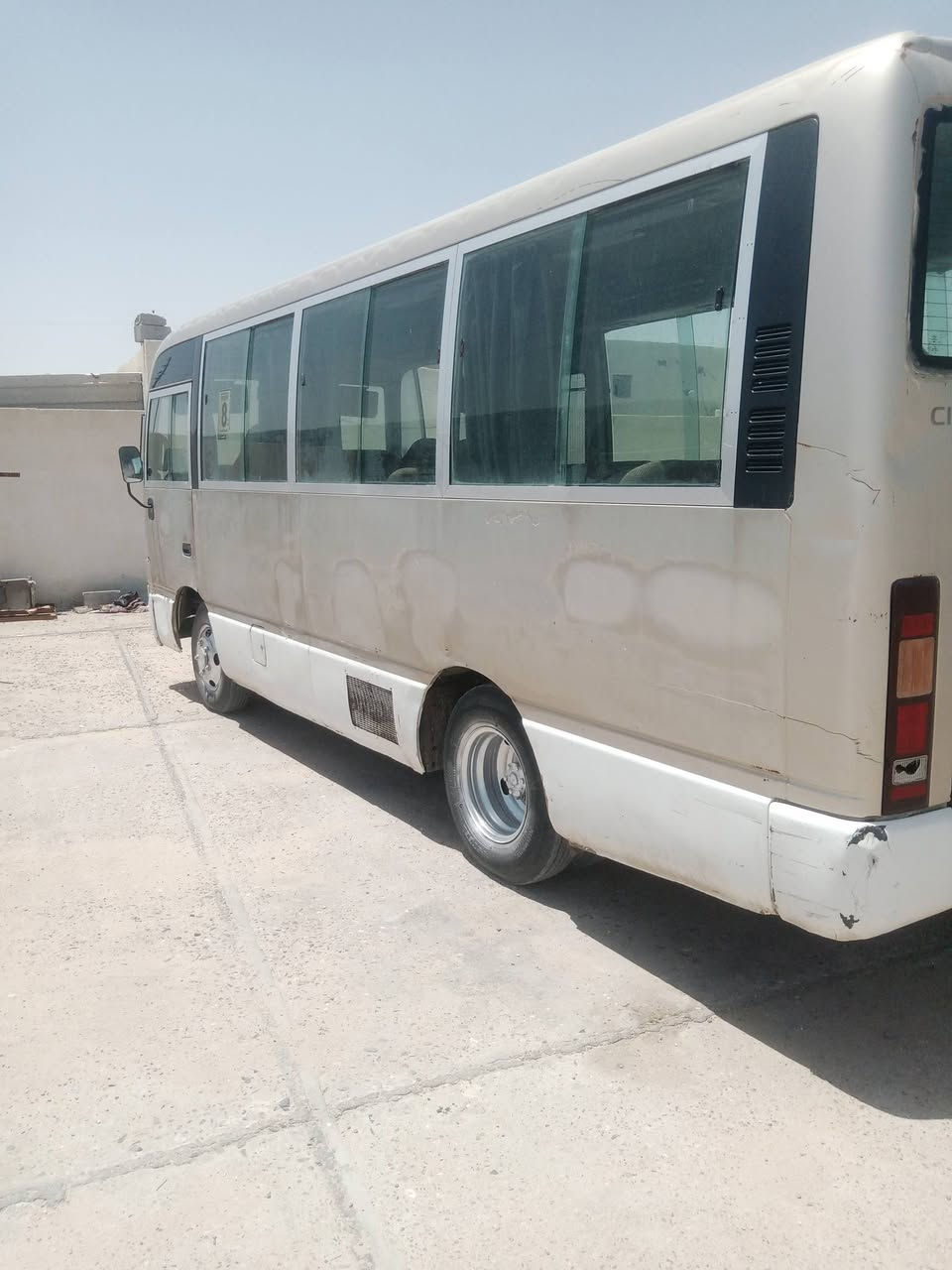 كوستر نيسان موديل 2002 محرك بطه اوتماتيك سياره مكفوله بس تحتاج صبغ سياره تحويل رقم بصره والماللك بصره السعر 85 وبيها مجال بصيط المكان بصره  طريق سفوان تصال ع رقم بي وتساب ***********
