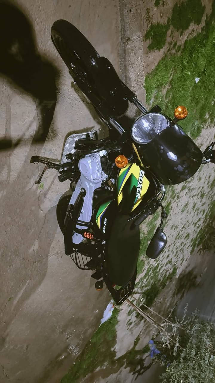 للبيع بوكسر موديل 20
اوراقه ضايعه كلش نضيف 

السعر 800 وبي مجال 

***********
