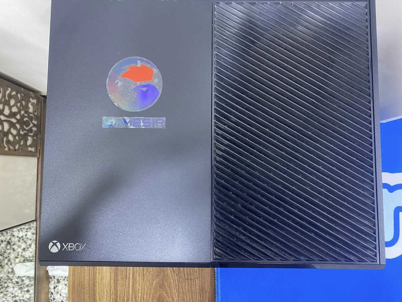 سلام عليكم اكس بوكس وان فات واحد تيرا عيني ألف كيكه تلجهاز جديد لك ستيكر مال شركه + جوستك اصلي +جوستك كيم سير ملاحضه الجوستك الكيم سير كامل ملحقات + حساب مملوك بي 3 العاب 1كود بلاك وبس وان + ردد 2 + ردد1 + قرص بيس 18 + قرص بلاك وبس تو2 +  ستان جوستك + يوبي اس 850 كل هاذ الملحقات بسعر خيالي 300 وبي مجال  بس ال بيس غالي وبي 3 العاب مملوكه  رقم التواصل *********** واتساب وبي مجال لطيبين
