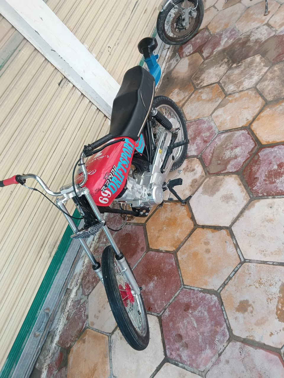 السلام عليكم دراجه 4 قير كلك موديل 23
ضغط كله 26 

سعر 500 

دراجه ناشفه كلش حلوه 

عنوان كوفه 

***********
