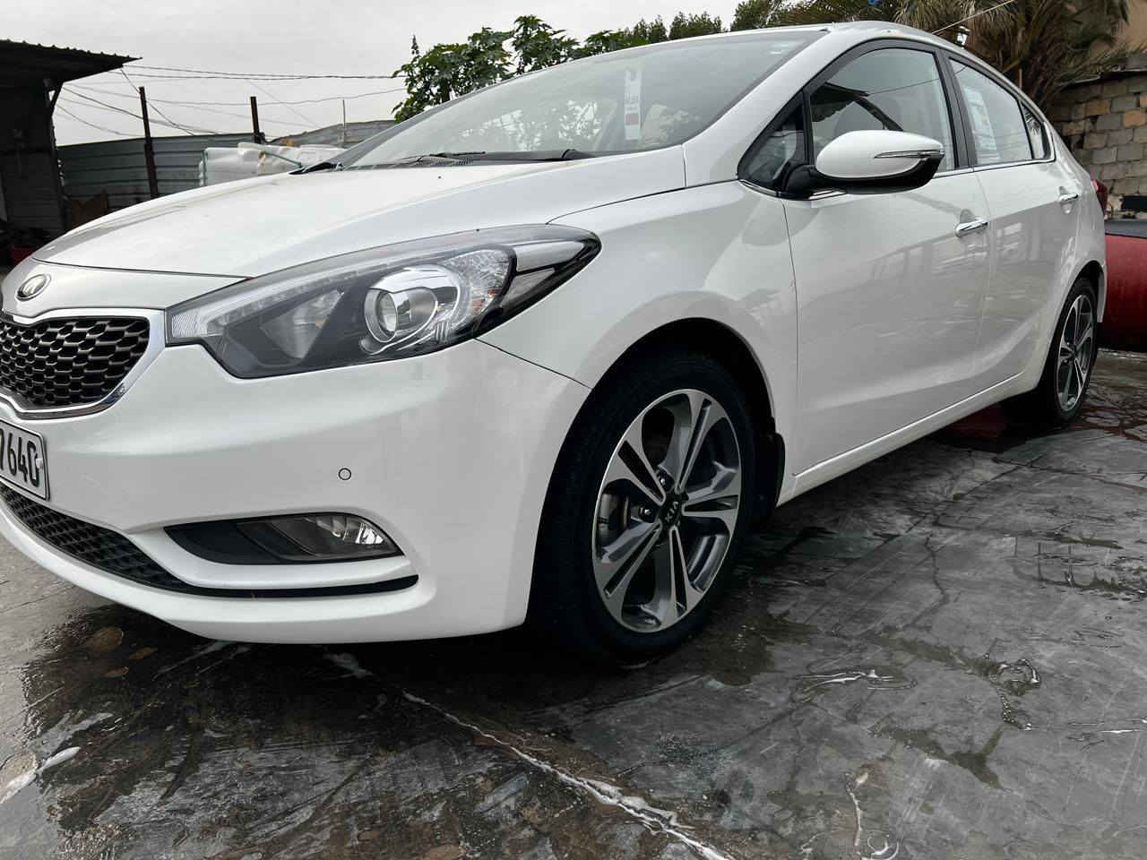 السلام عليكم من رخصه الادمن كيا سيراتو موديل ٢٠١٦ رقم اربيل كفاله عامة ماشيه ٥٠ الف مكاني بغداد حي الجهاد المكاسب السعر ١٤٥ وبيها مجال 
رقم الهاتف ***********
