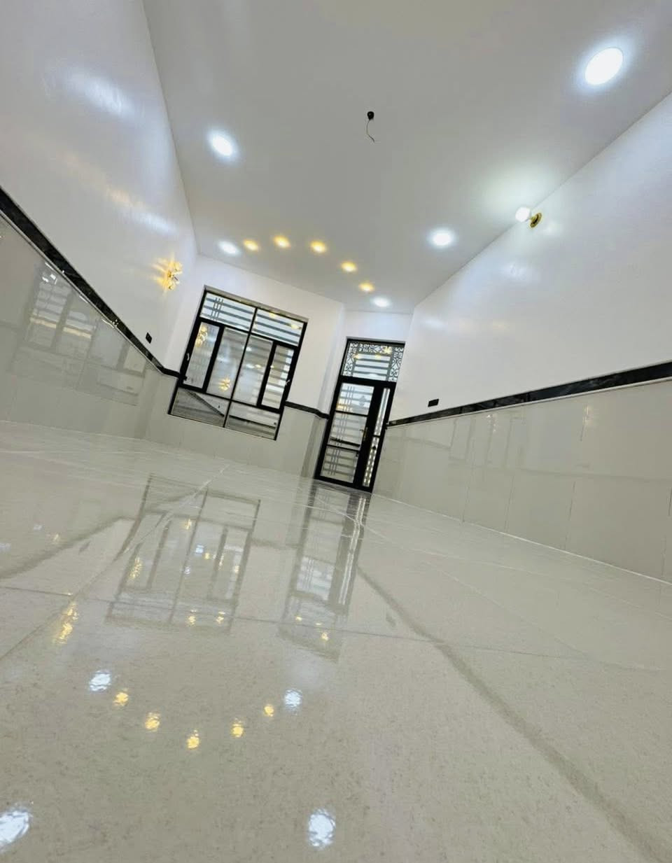 اللهم صل على محمد وال محمد وعجل
فرجهم
السلام عليكم اخوان دار للبيع مساحتها 160
متر الواجهه 8 متر والنزال 20 متر بناء حديث
2026 يحتوي عله غرفتين نوم ا وصاله
ومطبخ واستقبال وصحيات داخليه وخارجيه
عمل درجه اولى مع ضمان بل عمل
العنوان : مغربه للاستفسار التواصل على الرقم***********
