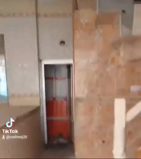 للايجار
🏠مشتمل طابق ارضي 
يحتوي على  استقبال +صاله+مطبخ+ حمام + غرفه 
+مخزن
مدخلين  
📍العنوان الشعب قرب مستشفى الزهراء الاهليه 
📍عنوان المكتب : البنوك شارع الكنيسه مكتب ازاد للعقار 
📲للاتصال: ***********
