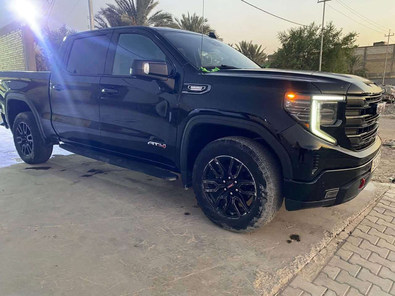 السلام عليكم 
جمسي سيرا AT4 موديل 2022 لون اسود فول 1/1 رقم دهوك دولي بسمي تحويل ثاني يوم 
السياره بيها سنويه تضليل 
ماشيه 40 الف 
السياره حيل جديده ماشاءالله وكلش حلوه 
وغنيه بلمواصفات معروفه الفول مواصفات والسياره كاز 
السياره بلجيس ومابيها كل نقص 
السعر 285 بيها مجال بسيط للشراي 
المكان بغداد الشعب 
الشراي يتصل بلرقم مباشر *********** بغداد, العراق
