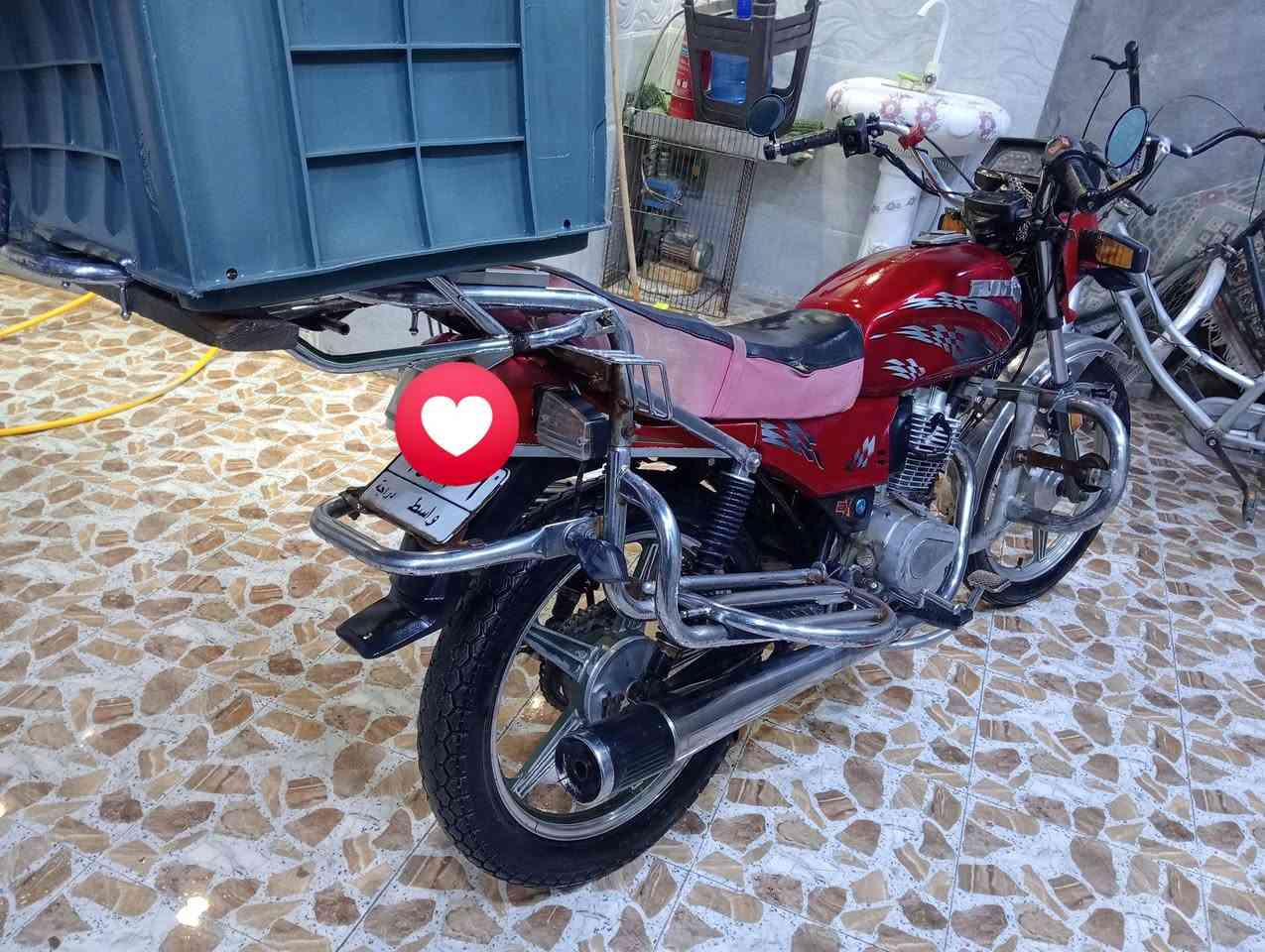 دراجة فيوم 2016 رقم واسط  وسنوية ما ساقطه
بيها محرك mtr دراجة كامله من كلشي بس باتريها تعبان مكان المالك الاحرار ( الحسينية ) دراجة فول نضافة ميكانيك وكرهرباء كلشي كامله 
للتواصل ***********
مكاني كوت الفلاحية
