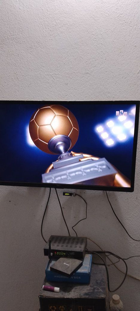 السلام عليكم اخوان شاشه ٣٢بدون انترنت للبيع سعر 75بيها مجال ***********
