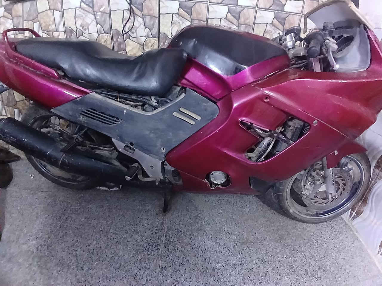 بطح سي بي ار ١١٠٠
للبيع 
كايمه بيه تبخير ومتروكه ابيعلك كوم حديد
السعر ٦ $
بغداد /المحموديه
***********
