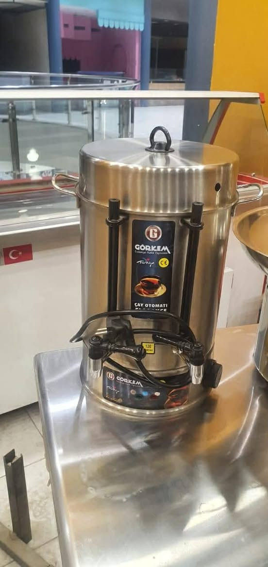 سلام عليكم للبيع استخدام واحد سنة
١. فرن كومبير  اربع ابواب مع هيكل حديدي تحته سعر ٤٥٠
٢.مكينة شاي سعر ١٠٠ 
٣. نافورة سعر  ٣٠٠ 
٤. حماية شوكلات سعة ٣ بلانك سعر ٢٠٠
للاستفسار ***********
