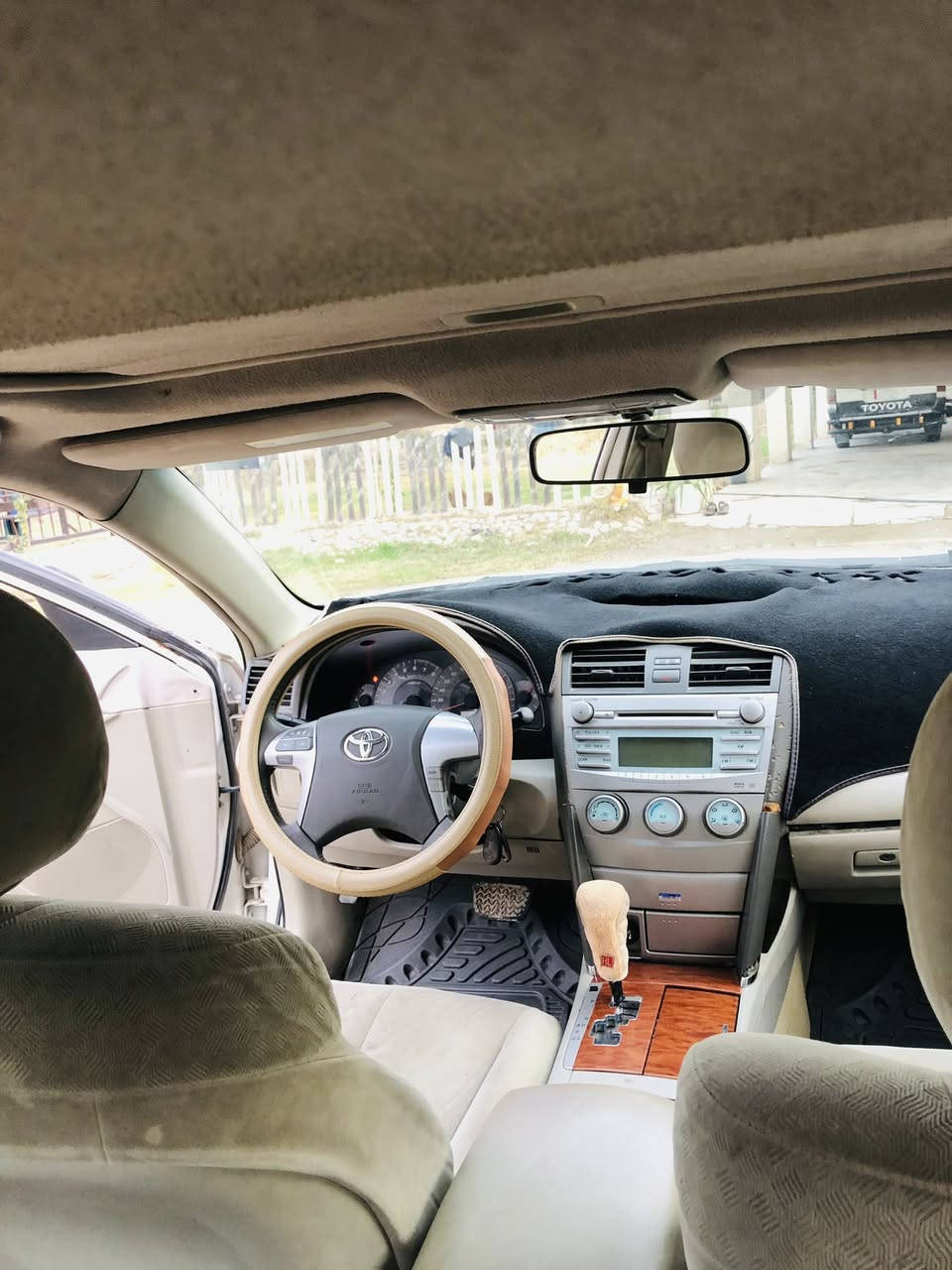 السلام عليكم ورحمة الله
كامري2008 . GLx
خليجي  فول مواصفات 
رقم بغداد  جديد انكليزي. تحويل مباشر 
تبريد. امامي وخلفي. ثلج
تحكمات ستيرن
تحكم سرعة 
فتحة سلايت روفت 
صاج ملكي جوانب مع ستيرن
تحكم مرايات 
برده خلفيه بلادي
حساسات خلفيه
حداديه شغل جديد
حجم المحرك المرغوب 2400
مكان السيارة ديالى / المقدادية 
السونار موجود عجبتك سياره 
اتصل وبيك خير وتدلل🫡
السعر  110$
رقم الاتصال  
***********
***********
