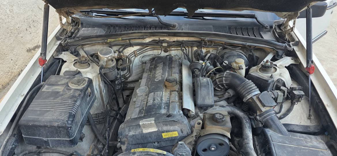 السلام عليكم 
فالفو 1991 سياره كفاله كير مكينه كفاله 
تخم تاير جديد ما بيه اي نقص من كهربائيات 
السياره جديده 
يرادله بس كمبريسر تبريد للعلم بي شوي تنفيس
*********** الميمونة, ميسان
