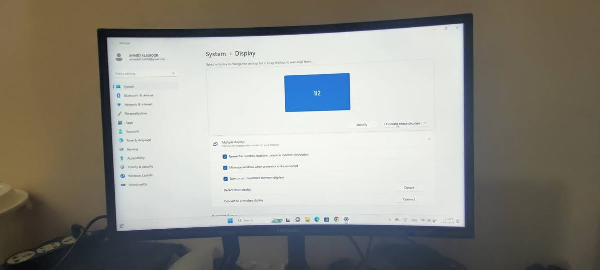 شاشة Samsung 24fg73
مواصفتها 

Display: 24" VA Panel, 1800R Curvature, Quantum Dot Technology

Resolution: Full HD (1920 x 1080) at 16:9 aspect ratio

Refresh Rate: 144 Hz (supports 48-144 Hz range)

Response Time: 1ms (MPRT)

Brightness: 350 cd/m² (Typical)

Contrast Ratio: 3000:1 (Static)

Color Gamut: sRGB 125% (Typ.), NTSC 88%

Connectivity: 2x HDMI, 1x DisplayPort, Headphone jack

Gaming Features: AMD FreeSync, Low Input Lag Mode, Refresh Rate Optimizer, Black Equalizer

Stand: HAS (Height Adjustable Stand) - 3-way adjustable (Tilt, Swivel, Pivot)

VESA Mounting: 75 x 75 mm

Viewing Angle: 178° (H) / 178° (V) 

سعرها 150 وبيها مجال شي مجال

مكان بغداد حي جميلة


**إذا كنت صاحب هذا الإعلان وتريد حذفه لأي سبب، رجاءا أرسل رسالة إلى الدعم الفني**