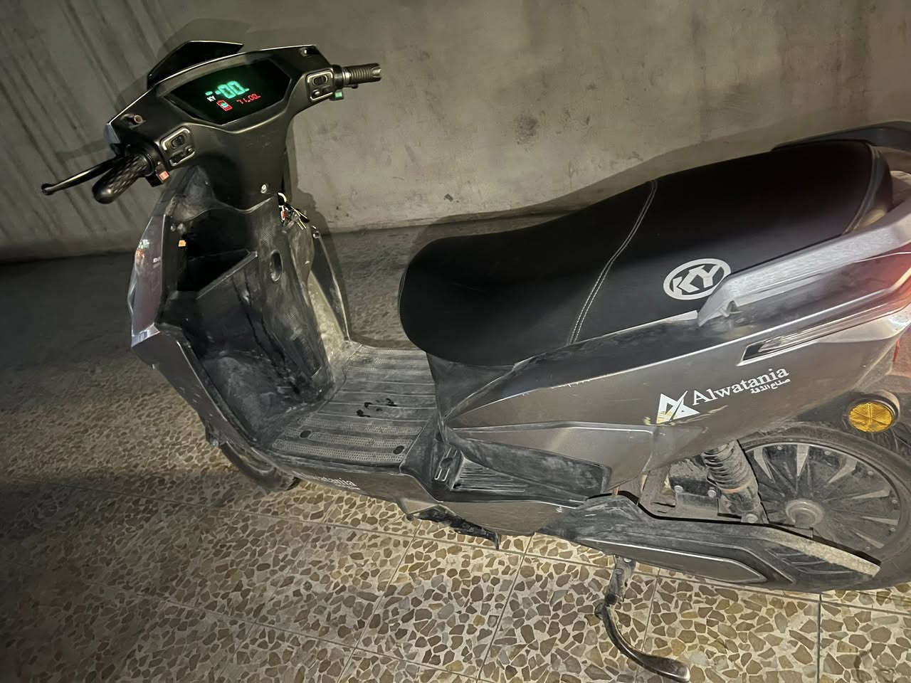 ماطور شحن ست بطاريات سعر 400 بي مجال شي قليل ***********                     ***********
