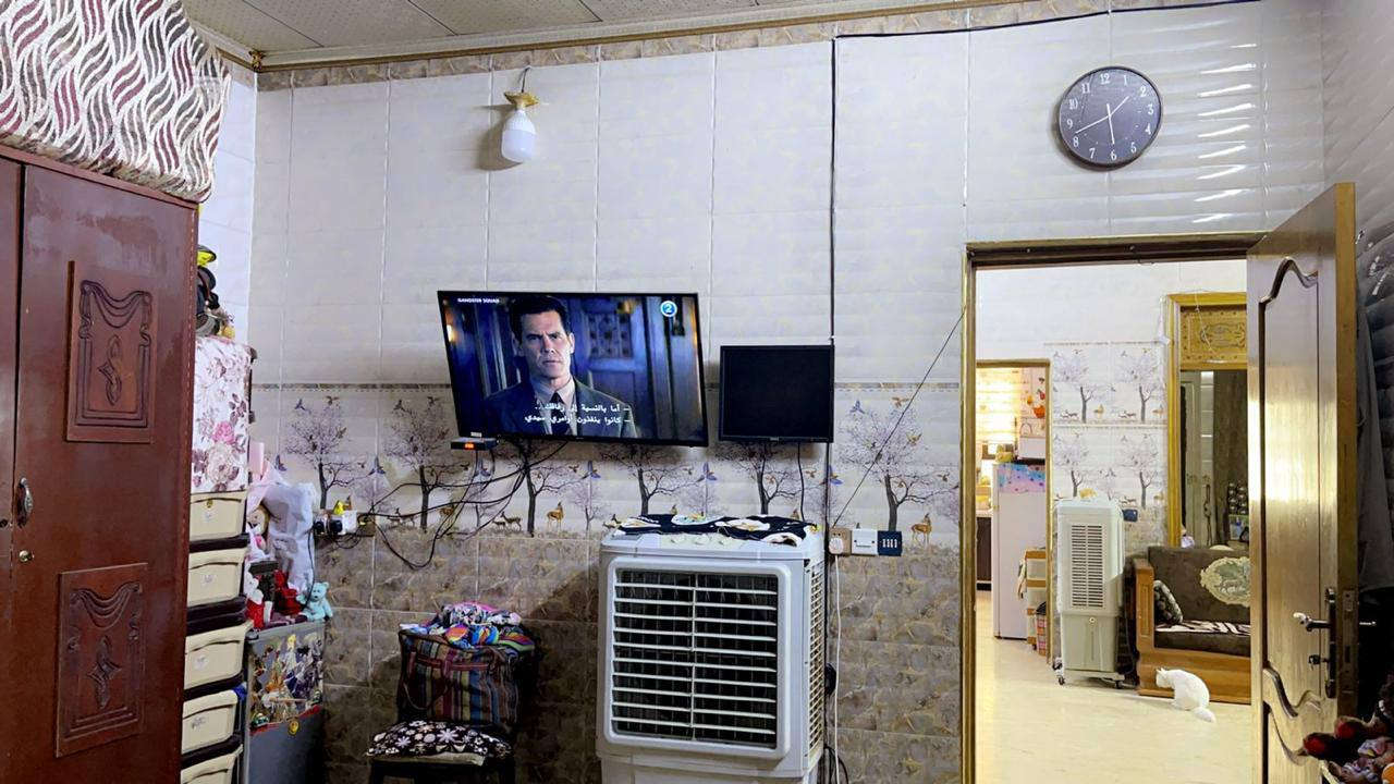 []دار للبيع مساحة 150متر واجهة 7ونص ونزال 20 وبي تشجير امام البيت نفس المساحه تقريبا
[](طابو ملك صرف) الموقع حي الاساتذة خلف الاربع شوارع 
[]يتكون من طابقين الطابق الاول كامل الطابق الثاني هيكل 
للاستفسار ***********
