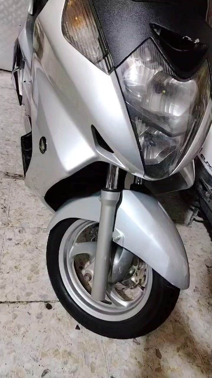 السلام عليكم سلفر ونج 600 كفالة عامل المكينة خير من الله تجي وشوف للبيع السعر خاص ***********
