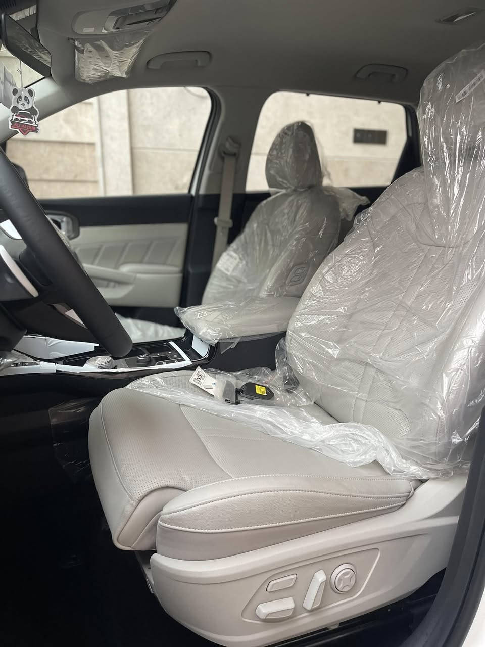 سورنتو 2025 اعلى فئه

عده البنراما   خمس 5 كامرات

كشنات جلد خزن ميمري  12 حساس 

كشنات جلد تدفى تبريد 

تحكم رموت تقديم وترجيع 

توقف ذاتياً  سستم صوت 12 سماعه

دوسات جانبيه بلاد  8 ايرباك 

داتاشو  ويل 20

6سلندر 3500 رادر إماميه وخلفي

7راكب رقم أربيل تحويل او وكاله 

ماشيه 7 الف مكفوله كفاله عامه من كلشي 

لبيع او مرواس*********** مكاني بصرة
