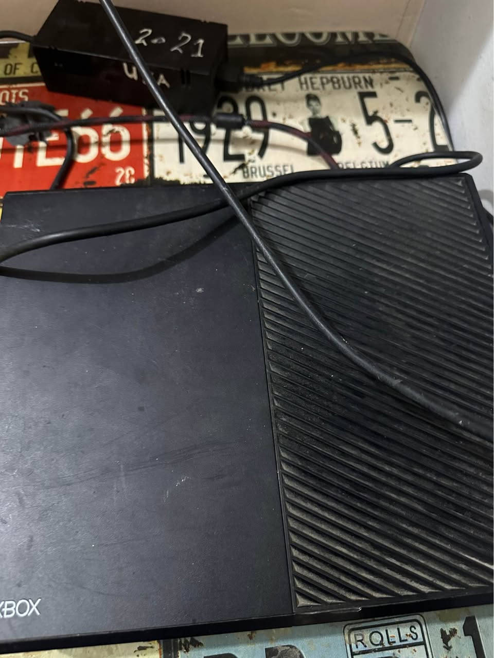 شباب جهاز اكس بوكس ون نظيف تجي وياه يدة اصلية ولعبة فيفا 2017 مشتريها والعاب كومه مثل ماشوفون بس مو كلهن محملهن جهاز نظيف مامفتوح وكامل ملحقاته 

للاستفسار: *********** بغداد, العراق
