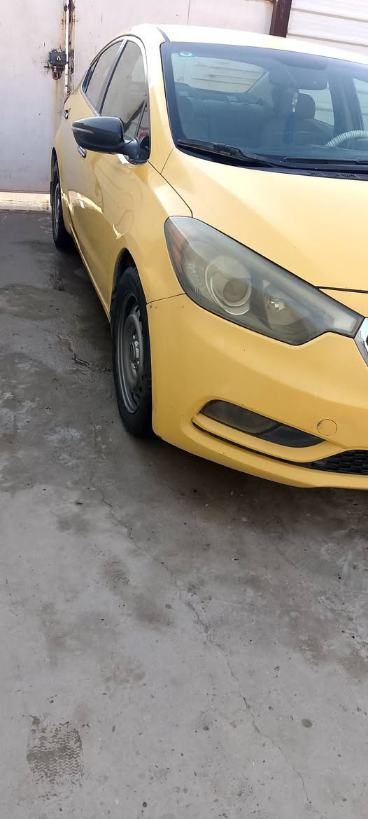 سلام عليكم كيه فورتي البيع
2014/مكينه 2000جي دي اي 
مكينه كير خير من الله 
سياره حلوه كاعده
ليبل واحد
حادثه قبق جنطه شويه بدون دواخل 
مكاني غزاليه سعر  110
*********** واتساب
‏‪***********
