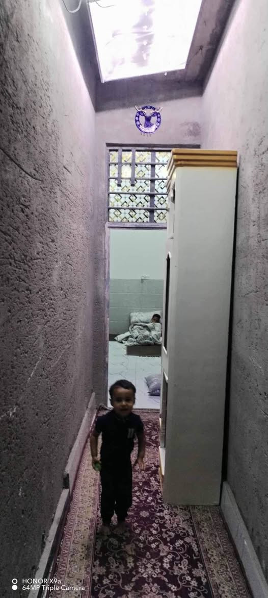 البيت جديد
أساس تجعيب اوصبه

بنيان بلوك سكف صب 

تخاريج جوه فوك 

ستقبال 

صاله 

مطبخ حار 

غرفتين فوك تخاريج 

السكف الثاني صب 

تشاريف طابوق 

ارضيه بورسلين 

جدار سيراميك
***********
واتساب فقط
