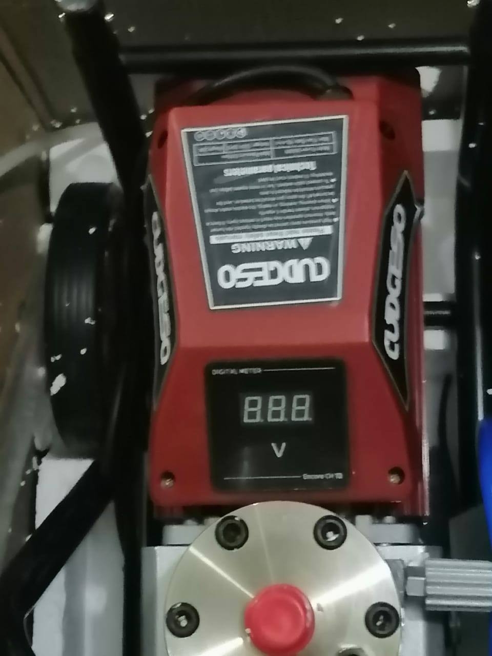 هذا كمبريسر يشتغل بوية وبنتلايت  المواصفات  مسدس مع صوندة بالنايلون ١٠ متر مع نزلال عدد واحد مع شيش طوله نص متر بالنايلون  بشرط على فحص 
 سعره ٣٢٥ مو تجي تكلي وكعلي اكو توصيل لجميع المحافظات العراق مجاني هذا رقمي ***********
