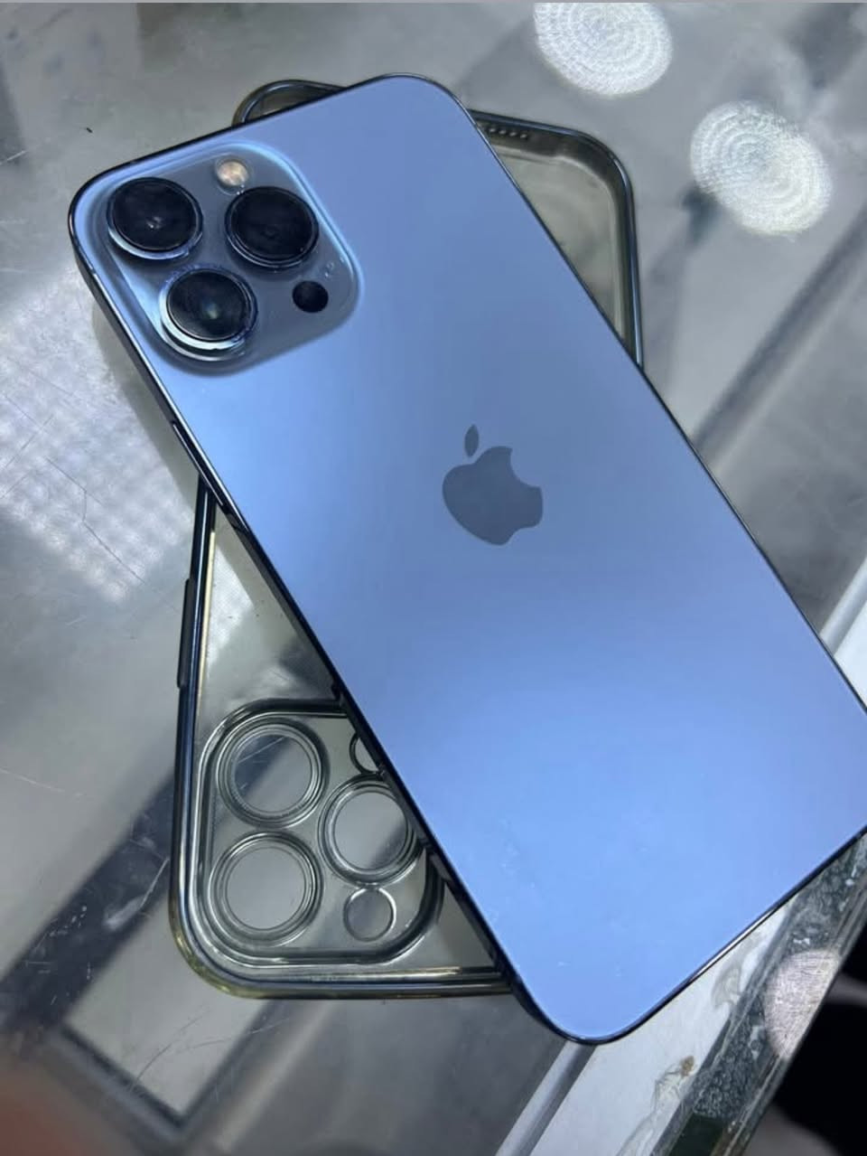 السلام عليكم 13 برو ماكس نضافه فول بطاريه 85 اصليه الجهاز ممفتوح نموذج m سعره700 الف مكاني بغداد حي العامل راسلني واتساب ***********
