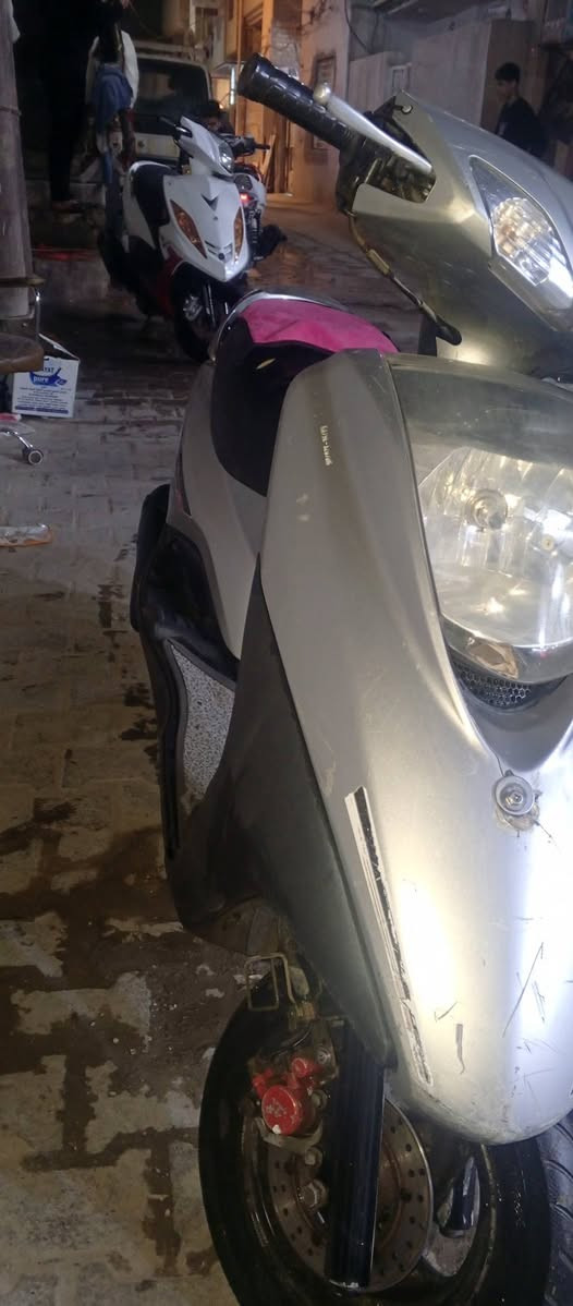 الله السلام عليكم دراجه بريز  الدراجه طالعه من الرمبه كابريتر الدراجه على وضع الرمبه مملعوب بيها شي نهائي جيب وياك فيتر وفحص الدراجه مكفوله من التاير للتاير ‏‪السعر 700 وبيها مجال  العنوان بغداد كريعات الرقم ‏‪***********‬‏
