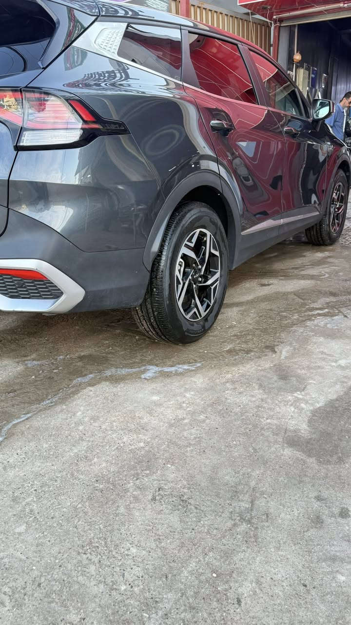 السلام عليكم
سبورتج 2024 موديل
 بدون رقم
 /السيارة وارد امريكي  ضرر جداً بسيط  
 حادث امامي بارد بل جاملغ ورصعه بل بنيد 
ضرر بل بدنه 
مواصفات LX
محرك 2500
لايت زينون عالي ناصي
Led لد نهاري 
رادار امامي خلفي ومانع تصادم 
حساس خلفي بلادي
اوتو هولد 
شاشه تدعم كار بلي 
تحكات استيرن جهتين
كروز سرعة
مانع انزلاق ومانع انحدار
أنظمة قيادة متعدده 
تبريد قطعتين  
اطفاء ذاتي 
وتوقف ذاتي 
سايد بريك كهرباىي
اشاير بل مري

----- 
عداد 17 ميل 
بغداد الزعفرانيه الرشيد
***********
السعر 165 وبيه مجال قليل
