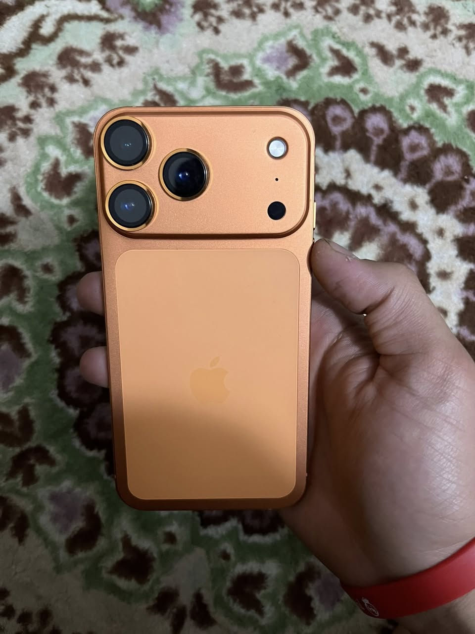 سلام عليكم آيفون اكس آر محور 17. برو ذاكر 64 بطاريه 100 مبدل جديد من ابل شاشه بلادي فيس إيدي واكف لين محور مع عدسات الياقوت اصلي وكفر سعر الجهاز 230 بي مجال قليل العنوان بغداد شارع الكفاح رقمي ***********
