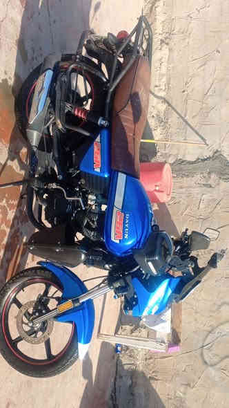 السلام عليكم
دراجة دايوان موديل 2022 مرقم سنوية ورقم تحويل ثاني يوم 
دراجة مجفتة تجفيت شركة سيزر  دراجة نضيفة مثل ما واضح بصورة  استفسار على هاذا الرقم

***********
