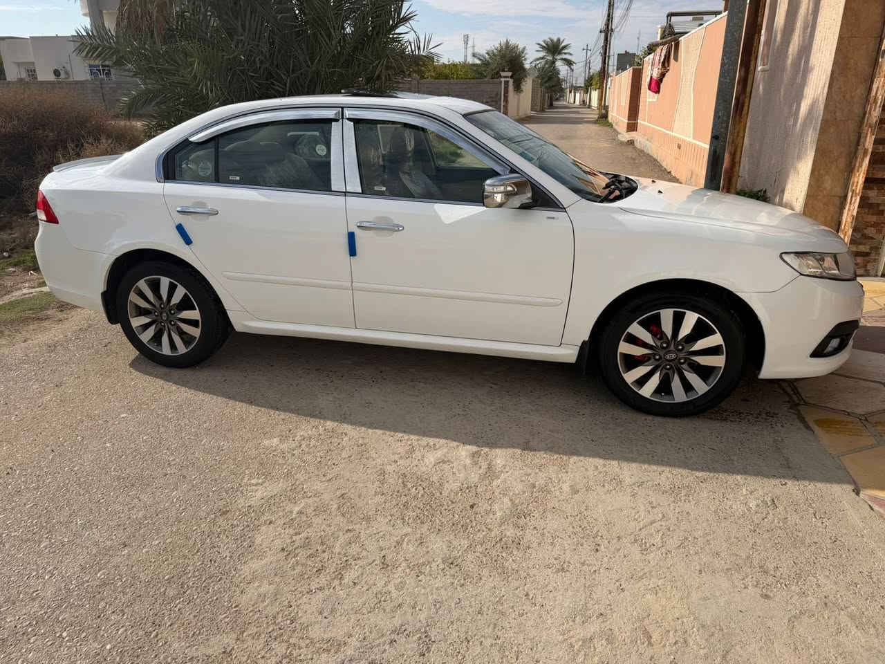 اوبتمة موديل ٢٠٠١٠ خليجي السعر  ١٢٥ يعني دفتر وخمسة وعشرين وبيهه مجال مكان السيارة رمادي حصيبة الشرقية.  ***********
