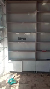 فاترينات مرتبات للبيع سبع قطع الارتفاع مترين والعرض متر والعمق 20 مسخد...