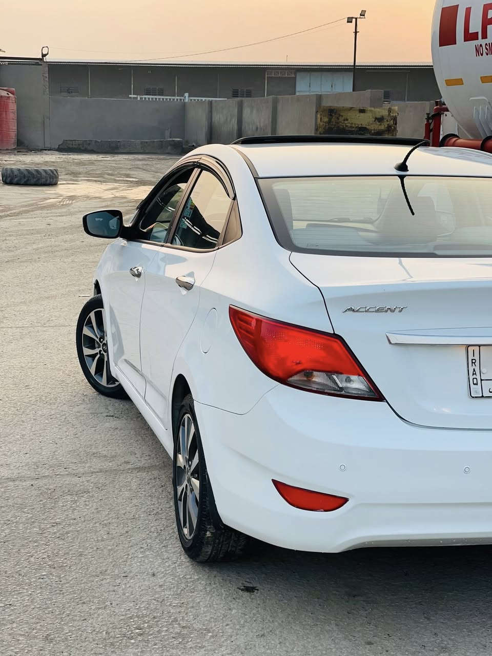 السلام عليكم اكسنت موديل 2016خليجي رقم بابل بيه شبر صبغ بباب الصدر الباقي مكفول فول مواصفات فتحه تحكم ستيرن داخل بيجي شاشه كامره حساس خلفي ويل كب كروم لد نهاري اشاير بل مري مكينه1600مامفتوحه ماشيه124سياره جديده كلش وجاهزه مابيه اي نقص كير ومكينه تبريد حداديه كله مكفول السعر 115الشراي يتصل مكاني بابل مركز الحله***********
