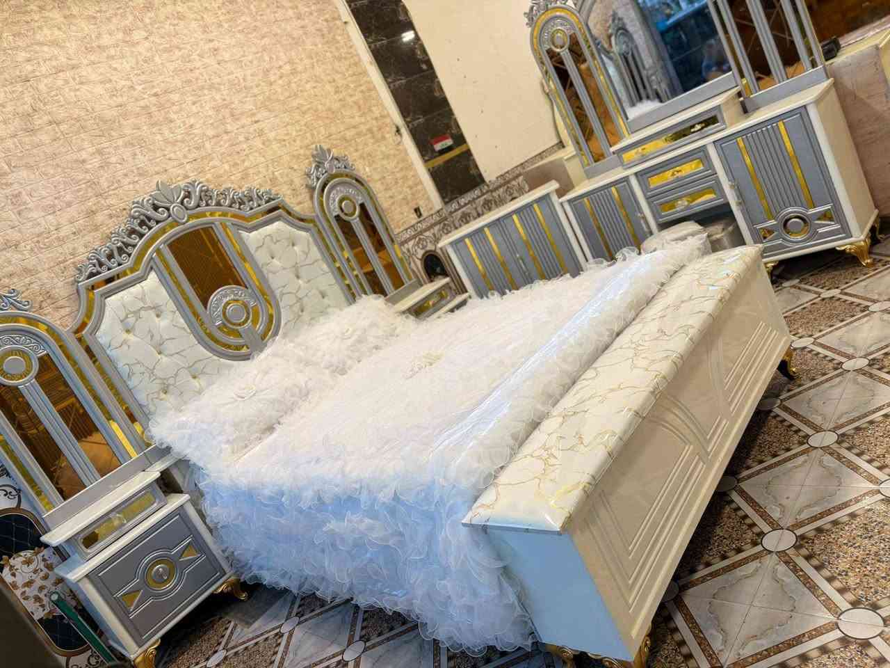 🚨 انطلقت أقوى تخفيضاتنا على موديل الأقواس – فخامة بسعر ولا أروع!
📉 من 2,450,000 دينار عراقي
🔥 إلى 1,950,000 دينار فقط
💥 فرق 500 ألف دينار خلال 6 أيام بس!

✔️ موديل الأقواس – نجارة عراقية 100%
متوفر ضمن وجبة الدرجة الأولى ووجبة الأصباغ (البوية)

✨ تفاصيل الطقم (10 قطع):
• كنتور بطول 330 سم + ملحق 430 سم – ارتفاع 250 سم
• تصنيع داخلي: صاج طبيعي 4 ملم
• وجه الكنتور: MDF سماكة 12 ملم
• الضهر: چرچوبة شد برغي
• القاعدة الأرضية: بلوك صاج
• أبواب نرمادة شريطية
• التقطيع الداخلي: حسب رغبتك
• سكك سلايت – تقطيع بلوك بورد
• الشازون: خزان + طابورية إضافية
• سرير 6 أرجل من بلوك بلاويد
• لون الدوشمة حسب اختيارك
• تصميم فريد بمسكات مختلفة عن باقي الموديلات

🚛 توصيل وتركيب لكافة محافظات العراق بكروه
🛠 صيانة مجانية لمدة سنة كاملة

📍 العنوان: الرمادي التأميم قادسية الاولى
📞 للحجز والاستفسار: ***********

🔹 معرض الجشعمي للأثاث – ثقة محلية بجودة عالية

⏳ الكمية محدودة والعرض ينتهي خلال 6 أيام فقط!
👇 لا تفوّت الفرصة وخلي غرفتك تحچي ذوقك!#الجشعمي
