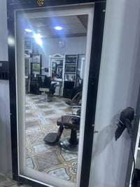 ميز حلاقه ٣ للبيع السعر ١٥٠ الف وبيهن مجال قليل للشراي ٠٧٧٠٣١٩٦١٥٩