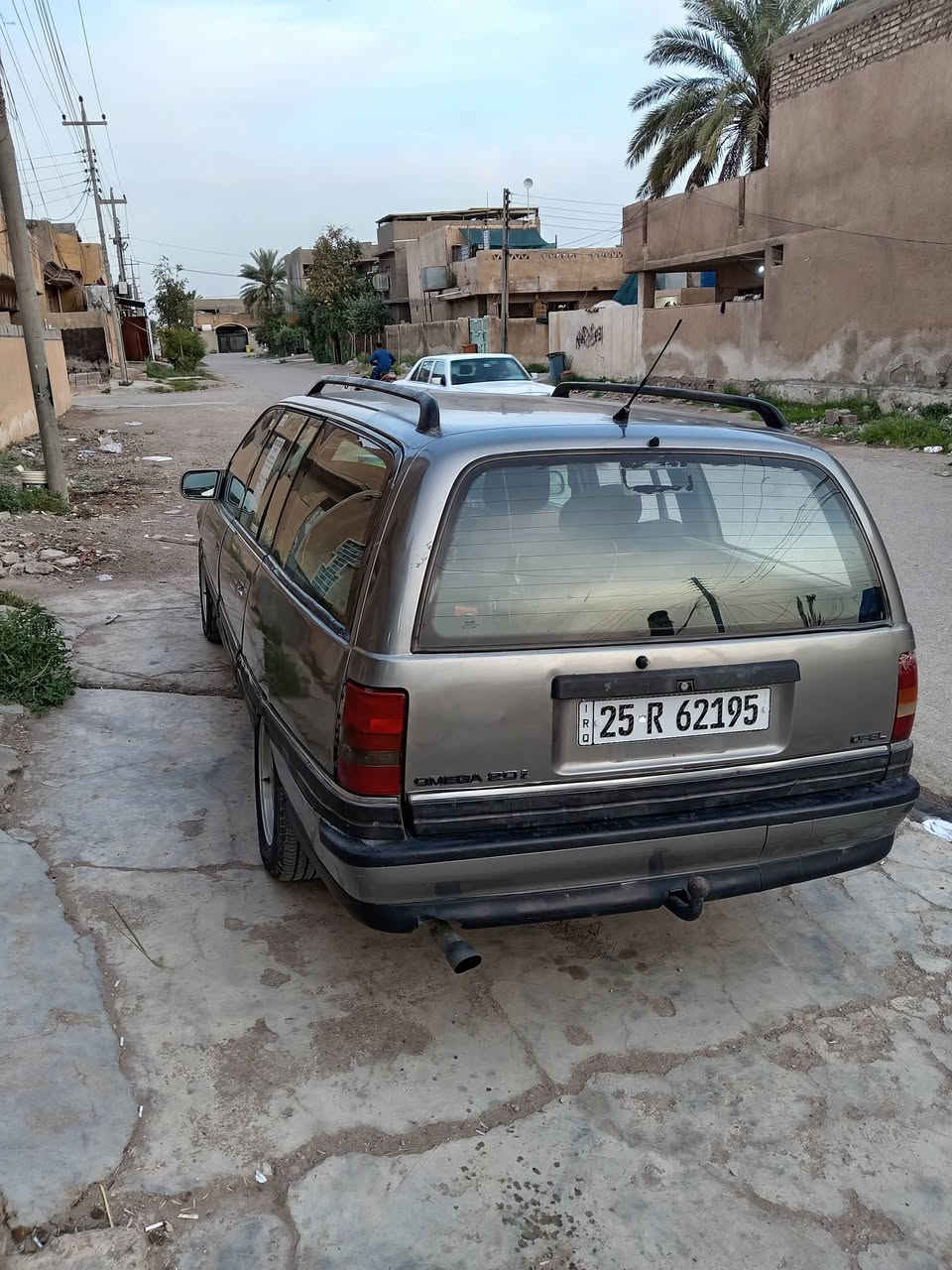 السلام عليكم أوبل اوميكا استيشن موديل 91 كير عادي محرك 20 بلادي رقم كركوك دولي هزه جديده سنويه لل28 تخم تاير جديد كهربائيات كلها شغالة السيارة حلو ودواخلهه نظيفة ***********
