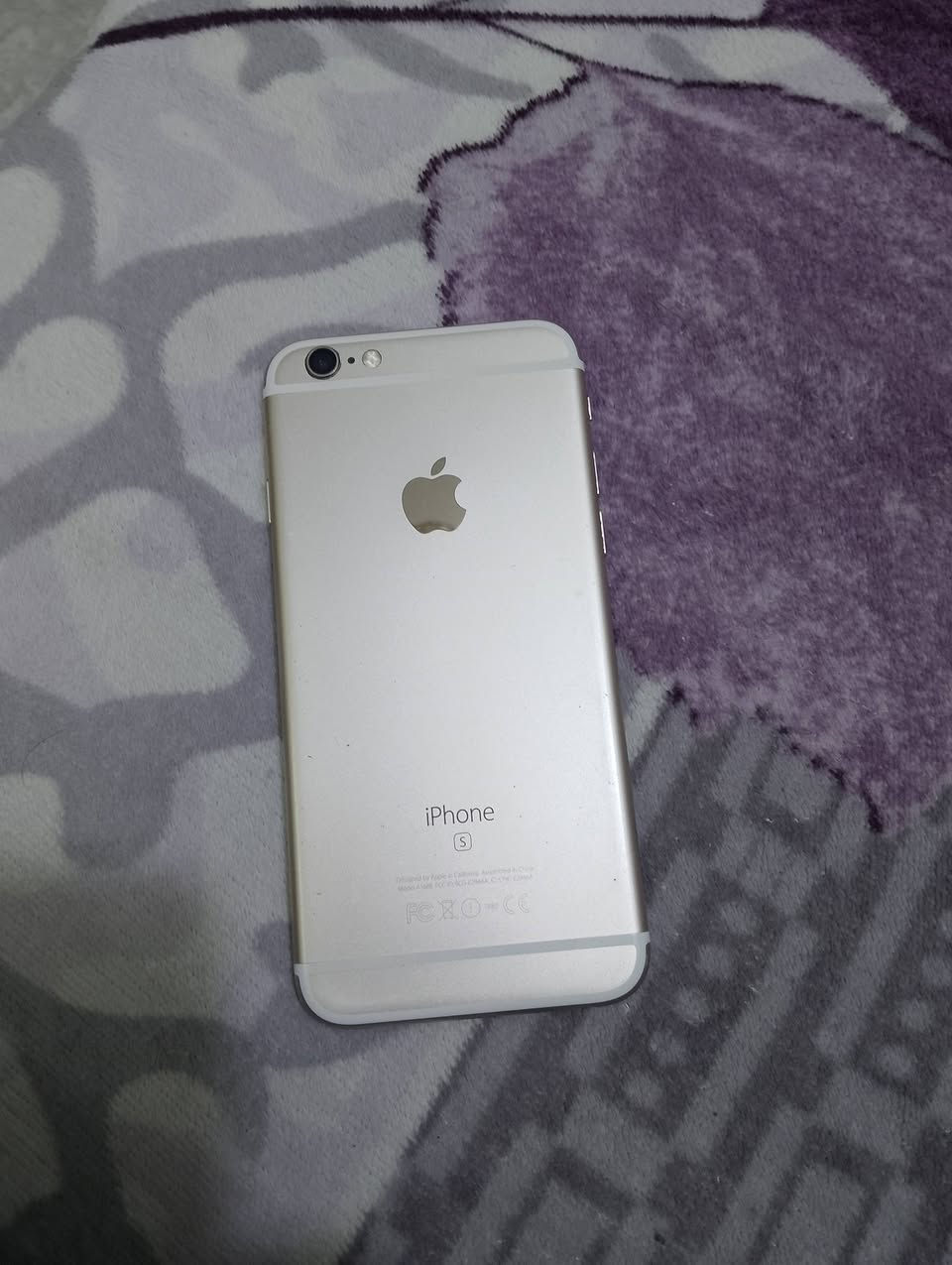 سلام عليكم ايفون 6s ذاكرة 64 جهاز شغال عل فحص تاخذه 
امبدل شاشه وبطاريه اصليه فقط 
السعر 60 وبي مجال 
***********
