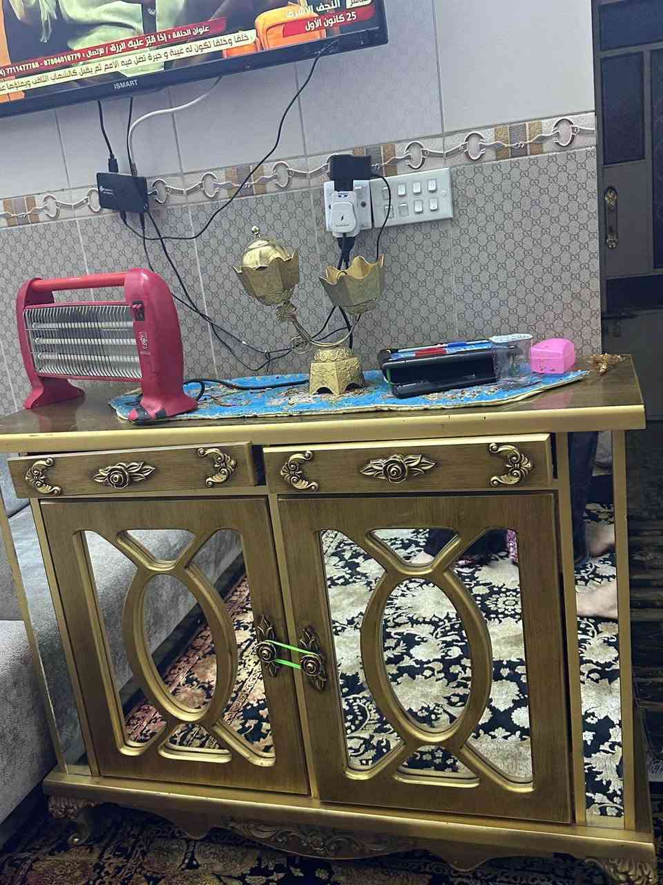 كورنر ٤ ونص متر مع شازلونه واحد ونص متر جديددد ٤٠٠ وبي مجال 
ميز مدخل ٧٥ وبي مجال 
*********** بغداد, العراق
